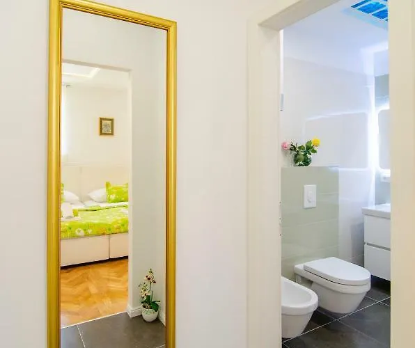 Old Town Center 4* Σπλιτ