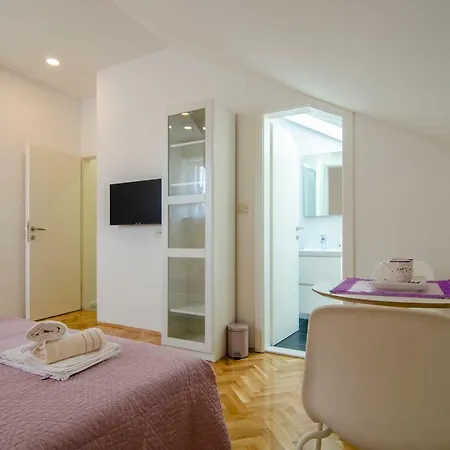 Pensionat Old Town Center 4*