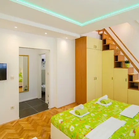 Old Town Center ゲストハウス 4*