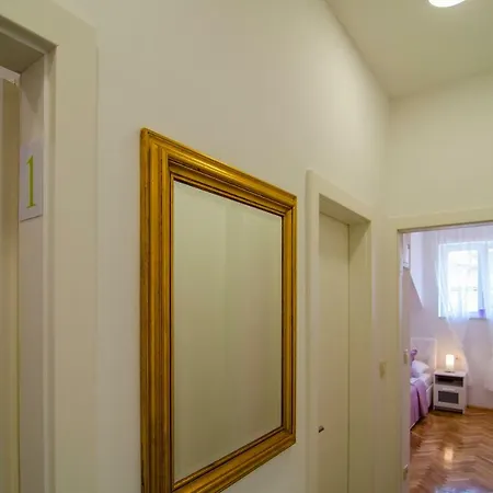 Apartman Old Town Center Guest house