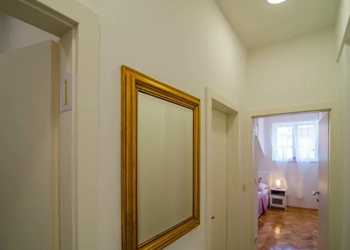 Old Town Center Konukevi